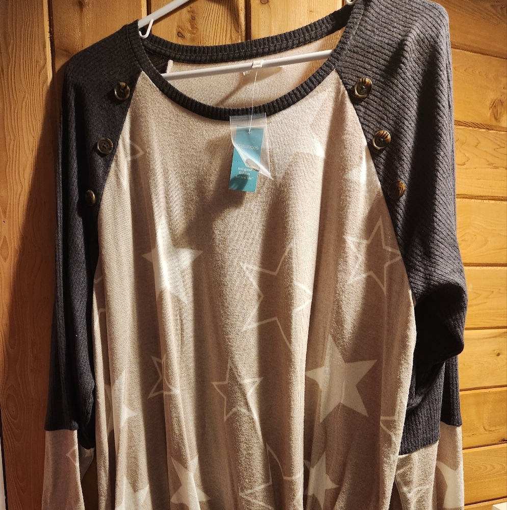 NWT.. Women's top